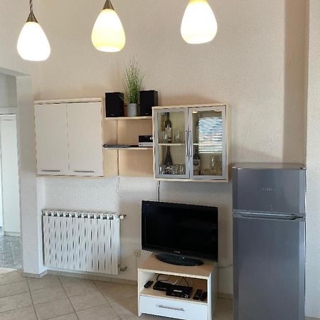 Apartment Gordana Vir Bagian luar foto
