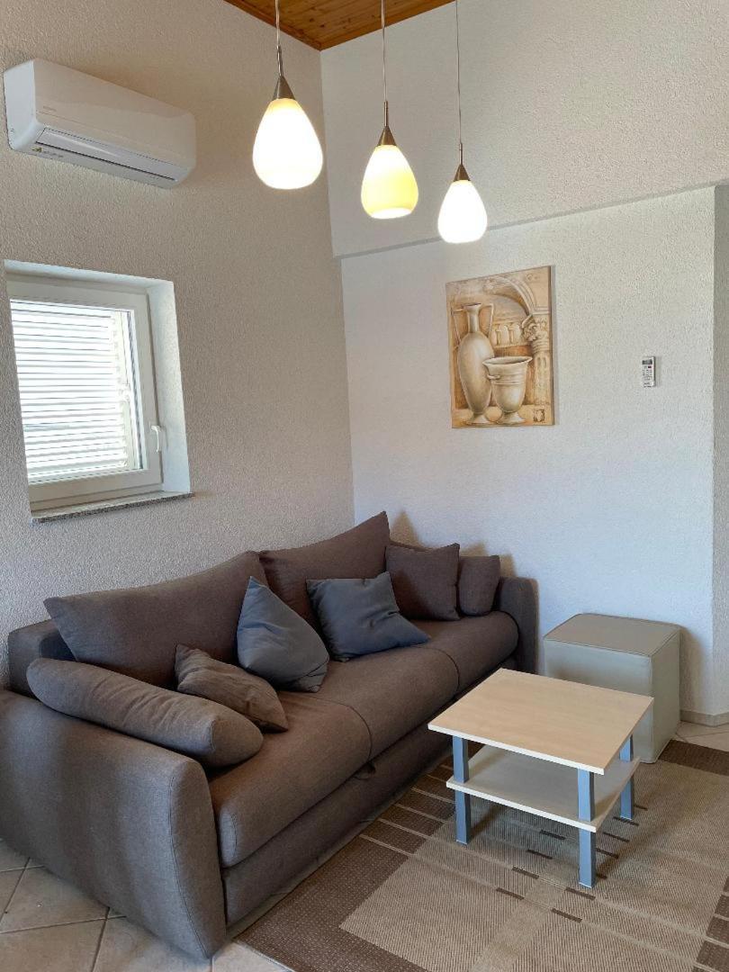 Apartment Gordana Vir Bagian luar foto