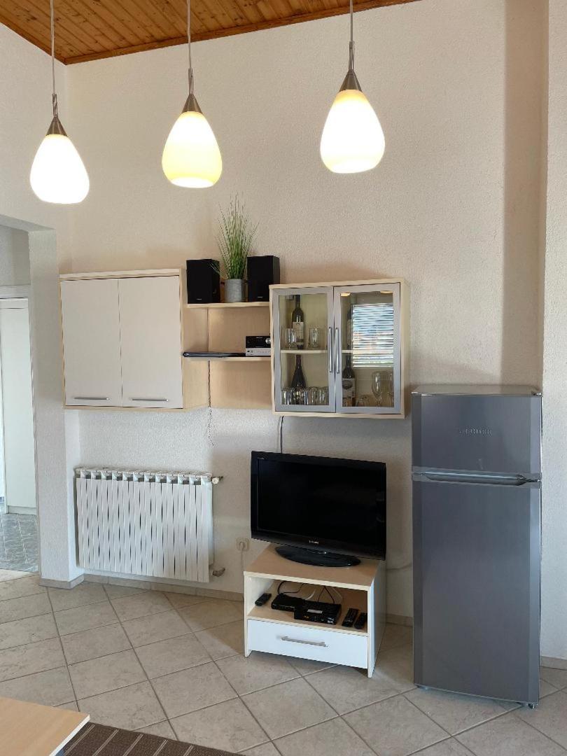 Apartment Gordana Vir Bagian luar foto